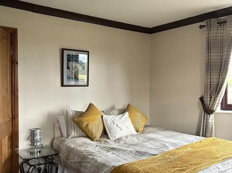 4 Bed Room Bungalow , Open Fire ,perfect Choice