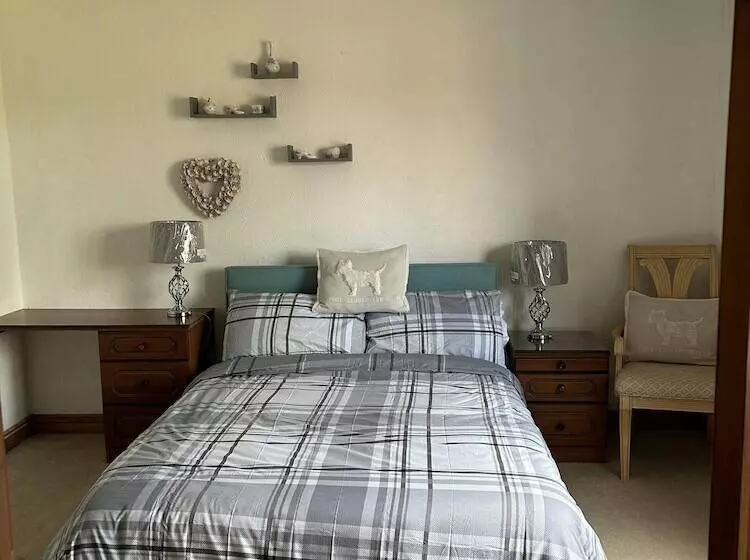 4 Bed Room Bungalow , Open Fire ,perfect Choice