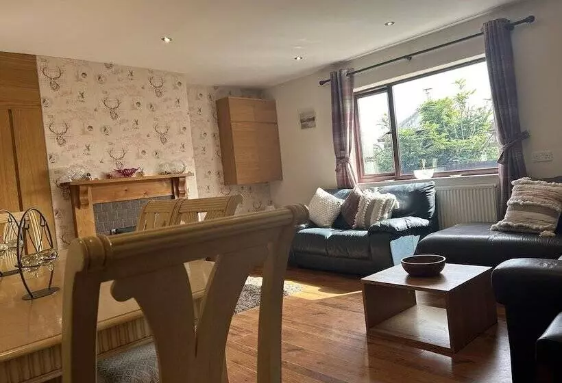 4 Bed Room Bungalow , Open Fire ,perfect Choice