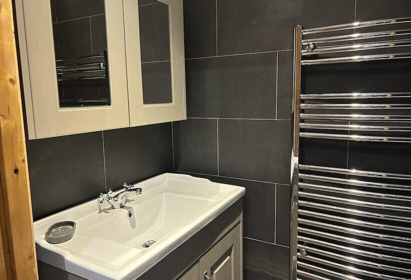 4 Bed Room Bungalow , Open Fire ,perfect Choice