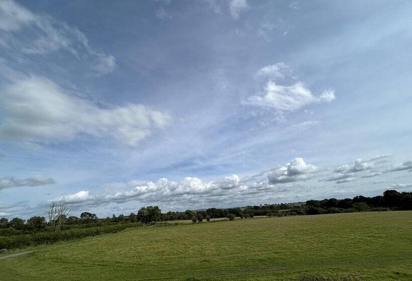 4 Bed Room Bungalow , Open Fire ,perfect Choice