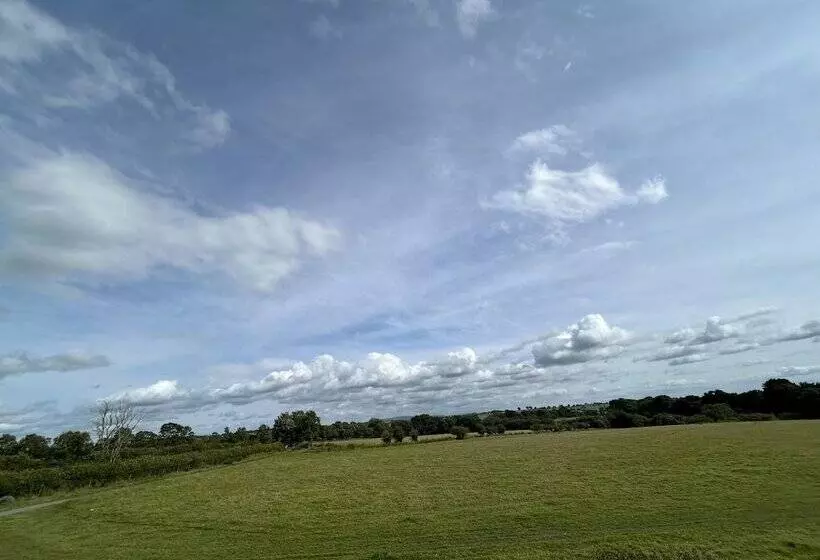 4 Bed Room Bungalow , Open Fire ,perfect Choice