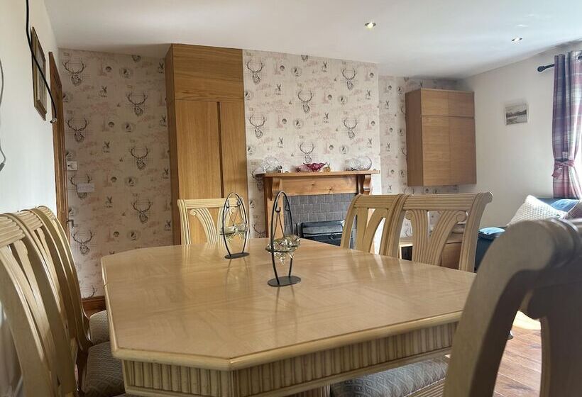 4 Bed Room Bungalow , Open Fire ,perfect Choice