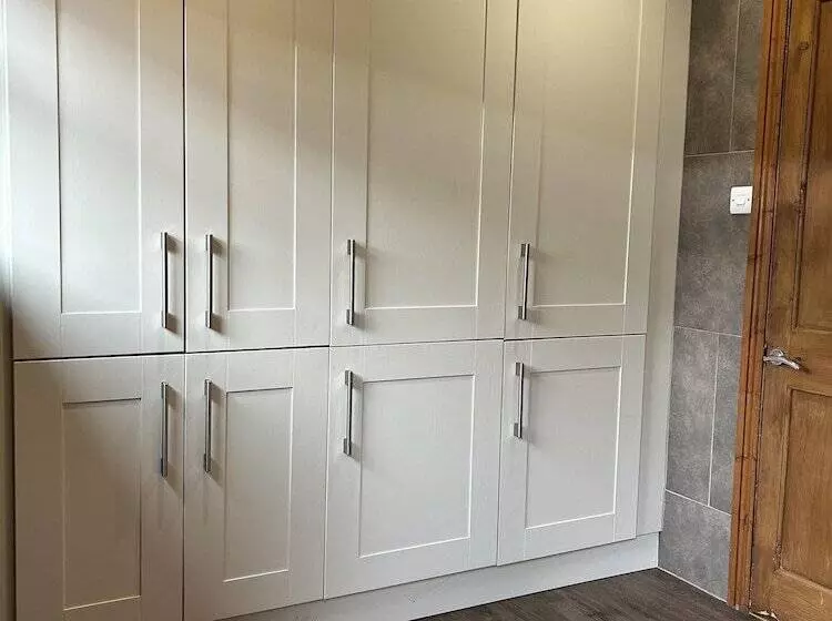 4 Bed Room Bungalow , Open Fire ,perfect Choice