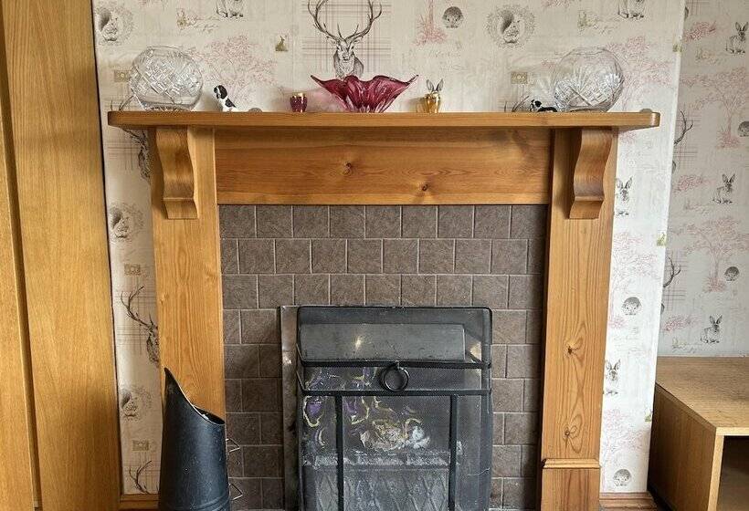 4 Bed Room Bungalow , Open Fire ,perfect Choice