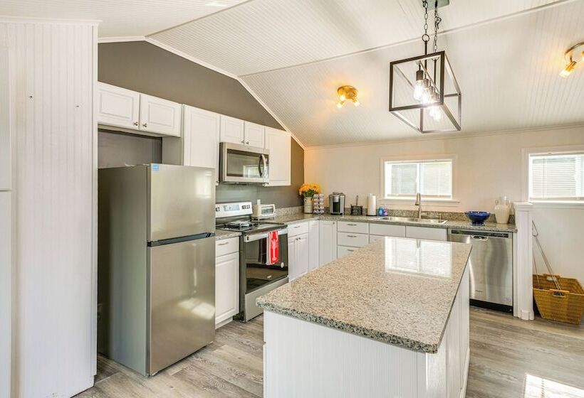 Bayfront Steuben Home W/ Screened Porch & Fire Pit