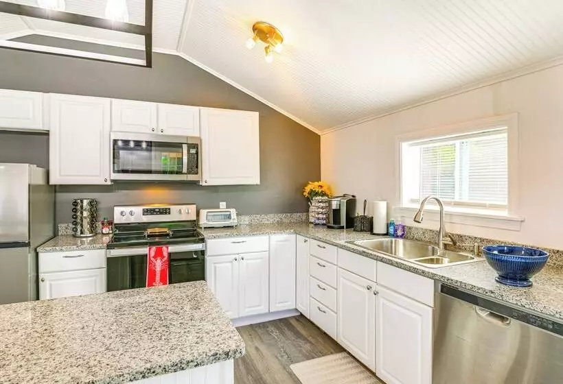 Bayfront Steuben Home W/ Screened Porch & Fire Pit