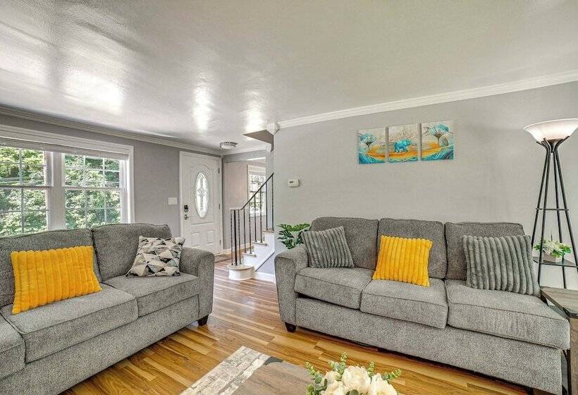 Bright Pittsburgh House W/ Yard: 3 Mi To Downtown!