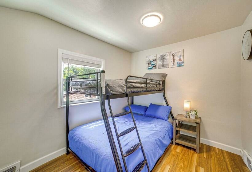 Bright Pittsburgh House W/ Yard: 3 Mi To Downtown!