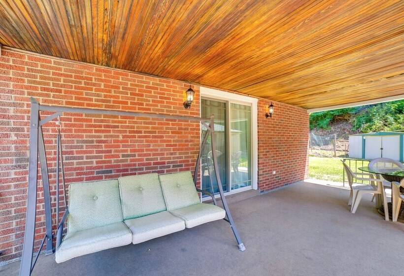 Bright Pittsburgh House W/ Yard: 3 Mi To Downtown!