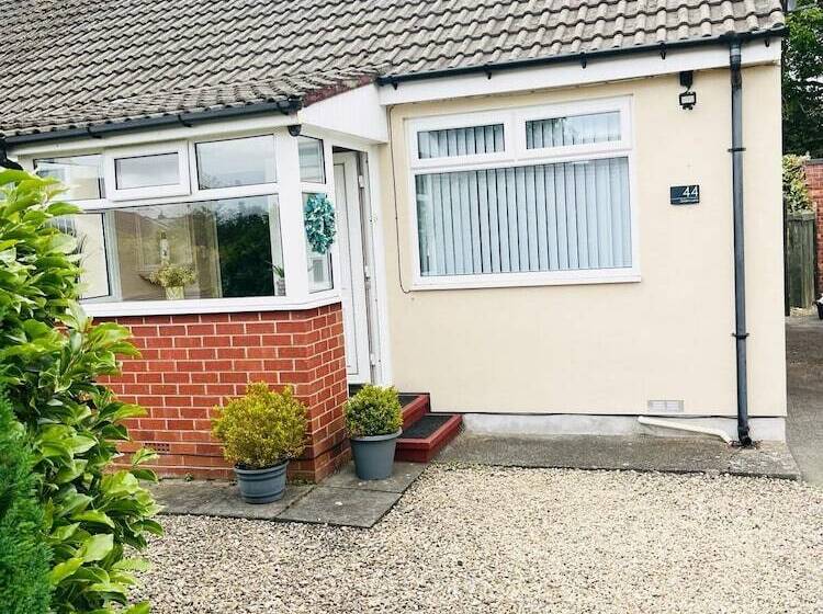 Bungalow Stay In Morpeth Close To Transport Links