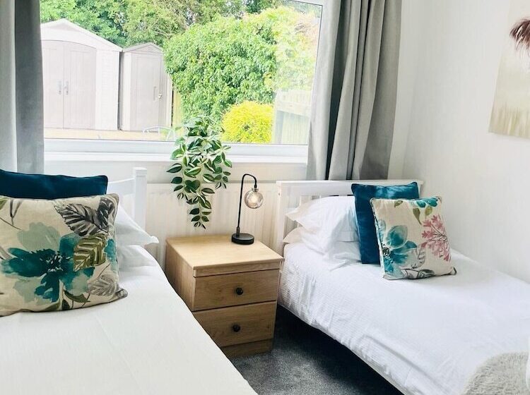 Bungalow Stay In Morpeth Close To Transport Links