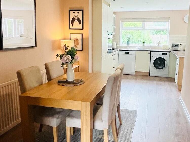 Bungalow Stay In Morpeth Close To Transport Links