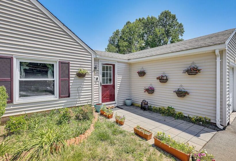 Charming Farmington Home ~ 5 Mi To Uconn Health!