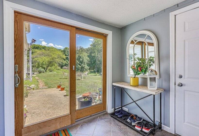 Charming Farmington Home ~ 5 Mi To Uconn Health!