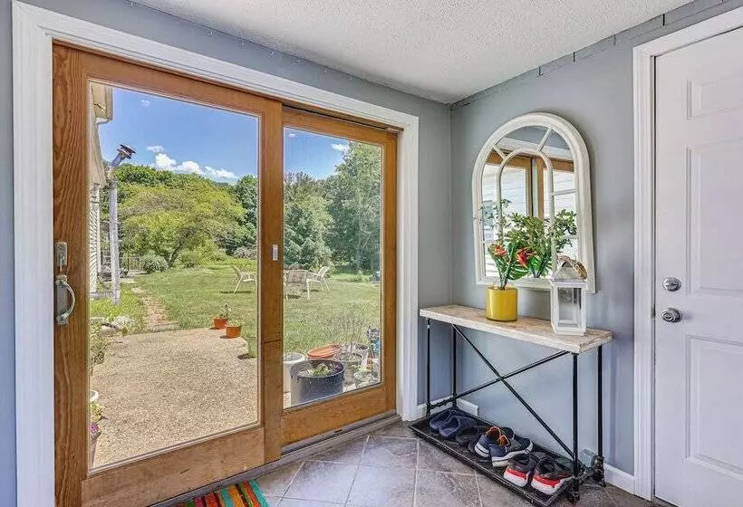 Charming Farmington Home ~ 5 Mi To Uconn Health!