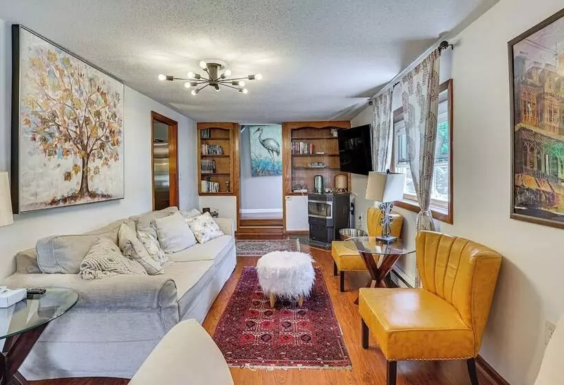 Charming Farmington Home ~ 5 Mi To Uconn Health!