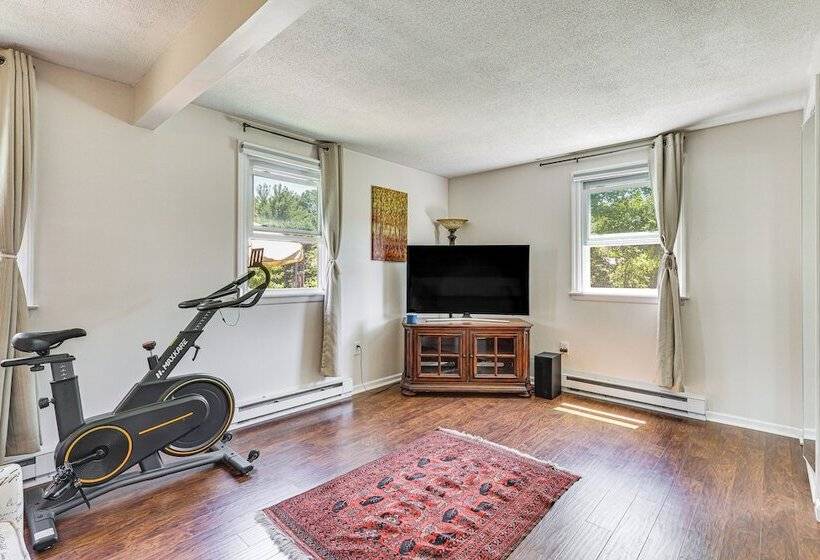 Charming Farmington Home ~ 5 Mi To Uconn Health!