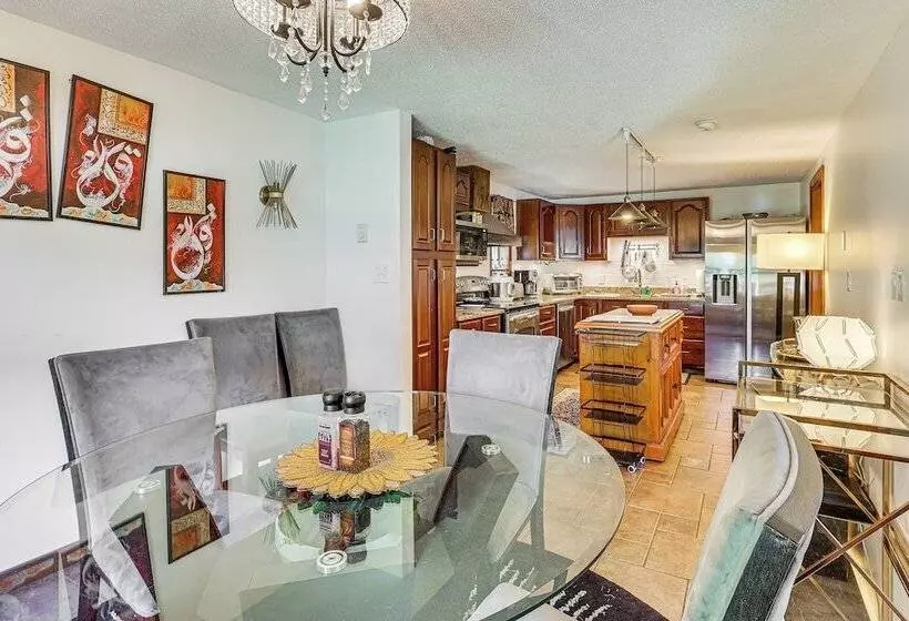 Charming Farmington Home ~ 5 Mi To Uconn Health!