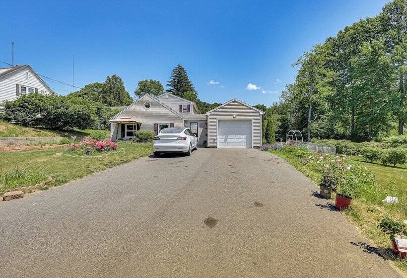 Charming Farmington Home ~ 5 Mi To Uconn Health!