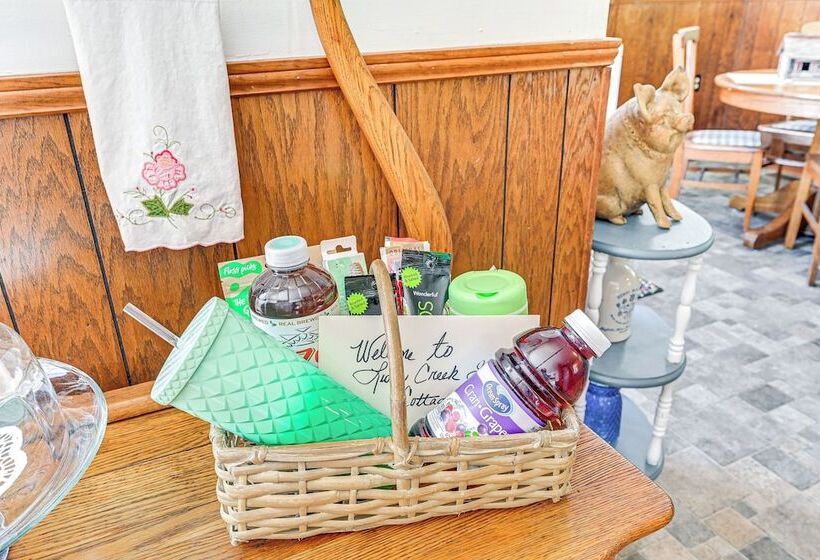 Family Fancy Gap Cottage W/ Deck   Pets Welcome!