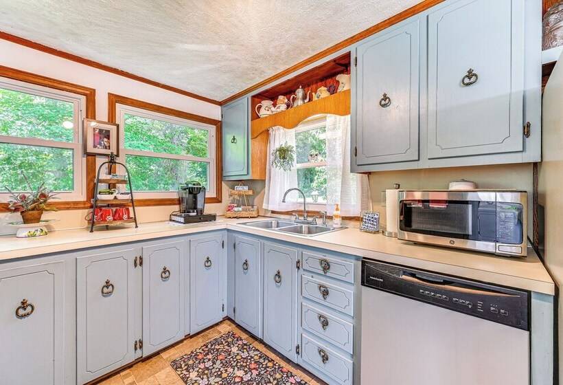 Family Fancy Gap Cottage W/ Deck   Pets Welcome!