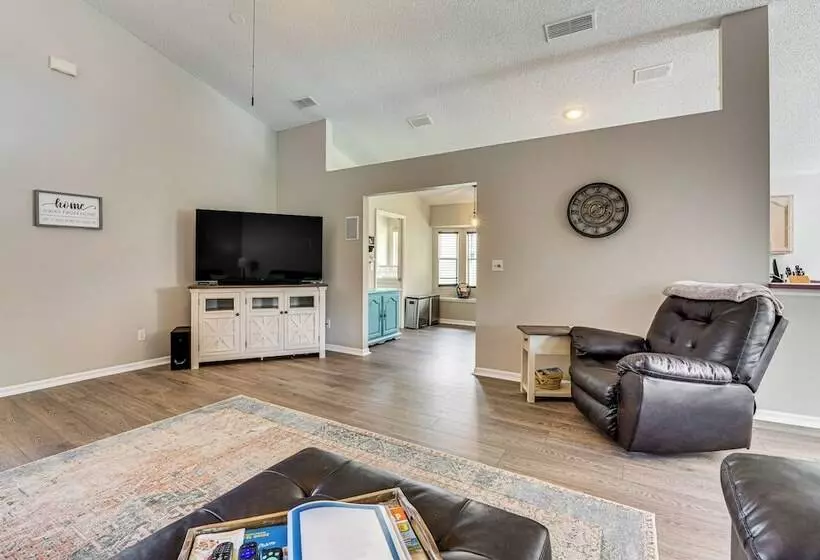 Heated Pool & Screened Lanai: Haines City Haven!
