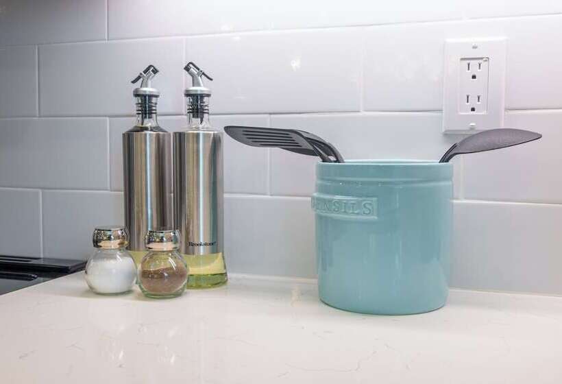 Heaven Sent Convenient 4br/ 3ba Near Downtown