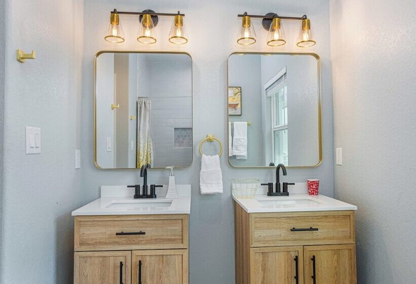 Heaven Sent Convenient 4br/ 3ba Near Downtown