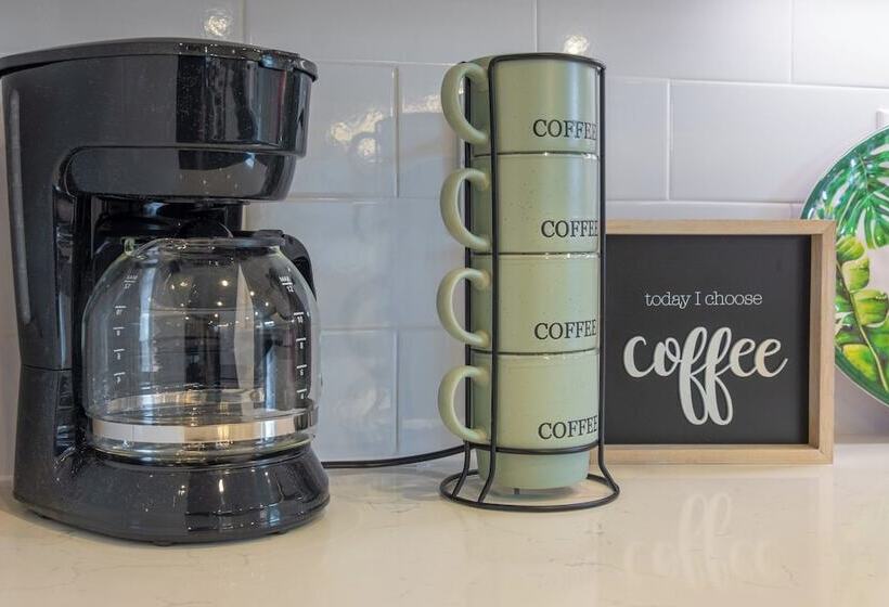 Heaven Sent Convenient 4br/ 3ba Near Downtown