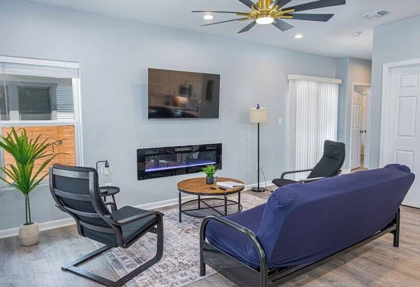 Heaven Sent Convenient 4br/ 3ba Near Downtown