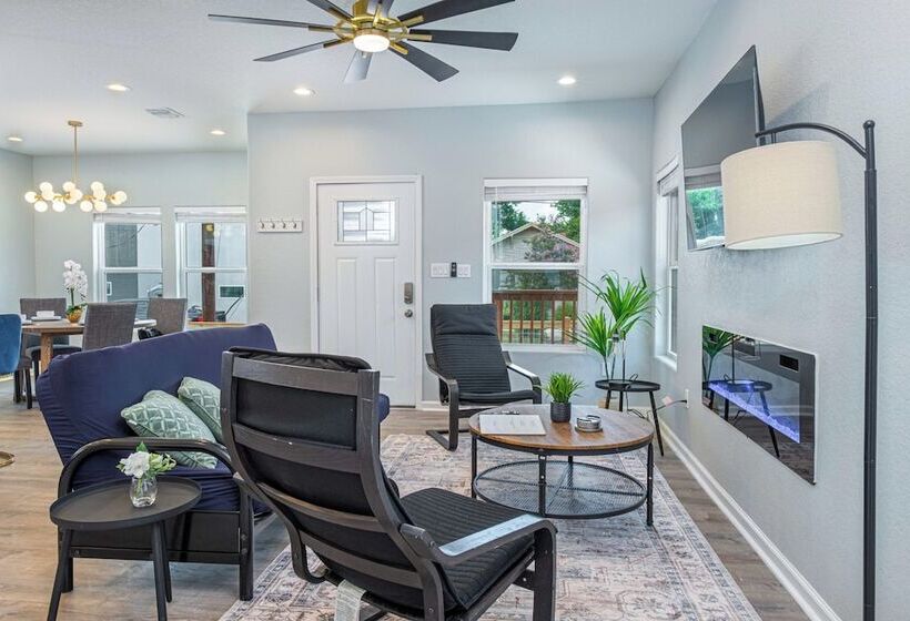 Heaven Sent Convenient 4br/ 3ba Near Downtown