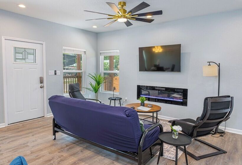 Heaven Sent Convenient 4br/ 3ba Near Downtown