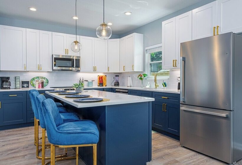 Heaven Sent Convenient 4br/ 3ba Near Downtown