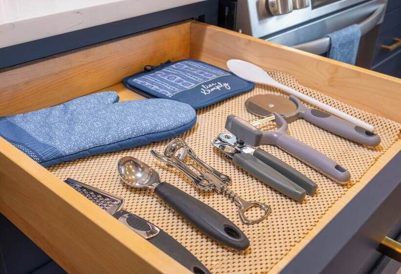 Heaven Sent Convenient 4br/ 3ba Near Downtown