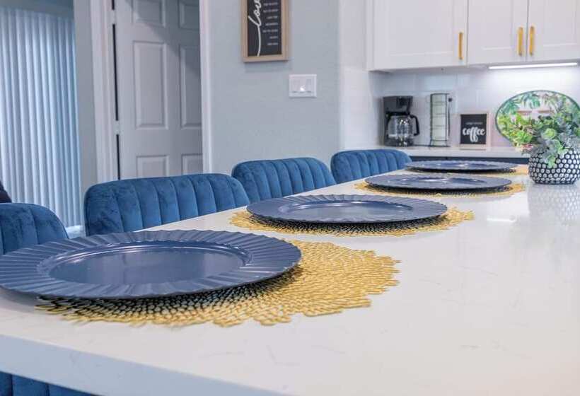 Heaven Sent Convenient 4br/ 3ba Near Downtown