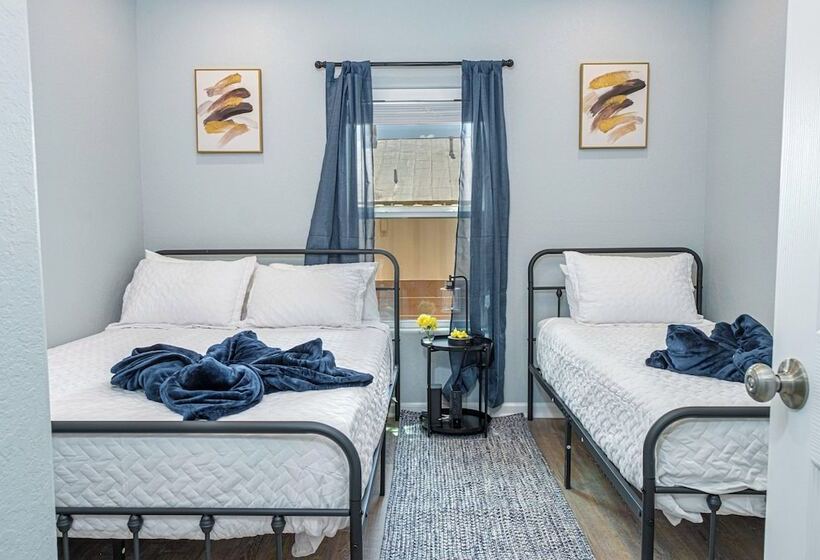 Heaven Sent Convenient 4br/ 3ba Near Downtown