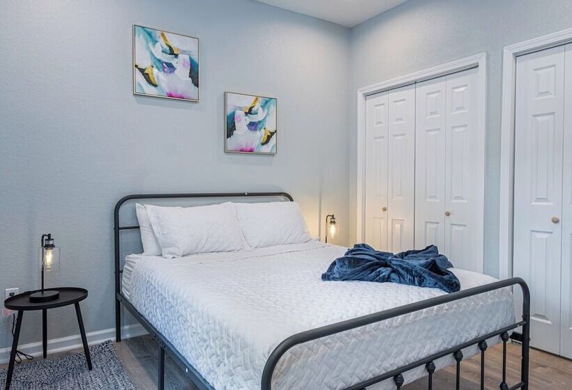 Heaven Sent Convenient 4br/ 3ba Near Downtown