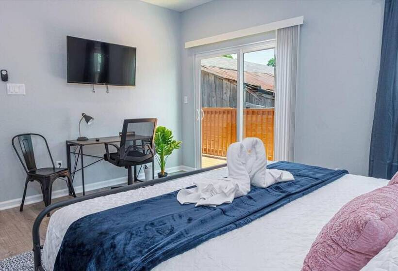 Heaven Sent Convenient 4br/ 3ba Near Downtown