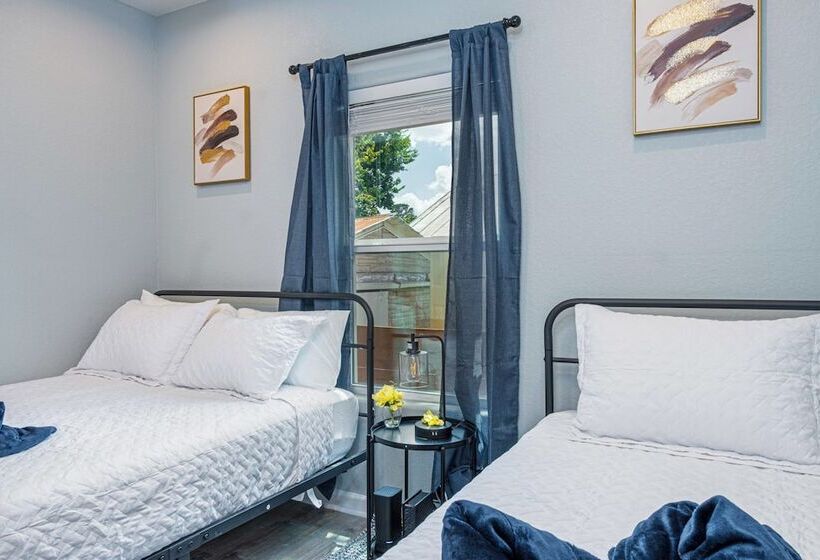 Heaven Sent Convenient 4br/ 3ba Near Downtown