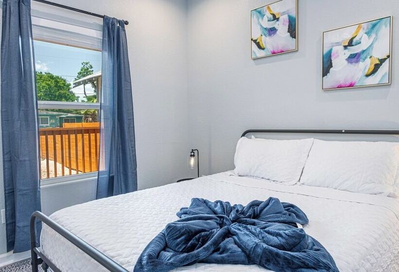 Heaven Sent Convenient 4br/ 3ba Near Downtown