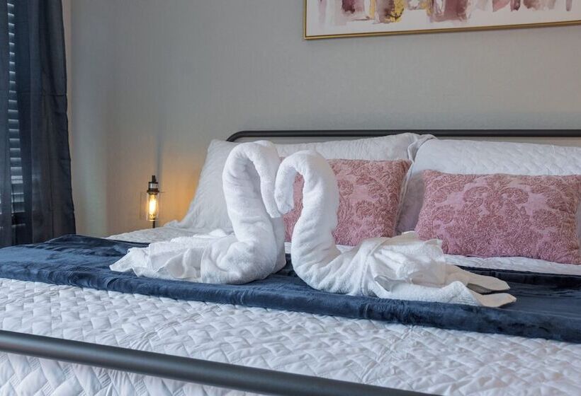 Heaven Sent Convenient 4br/ 3ba Near Downtown