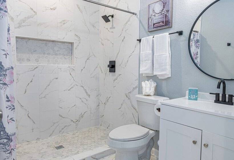 Heaven Sent Convenient 4br/ 3ba Near Downtown