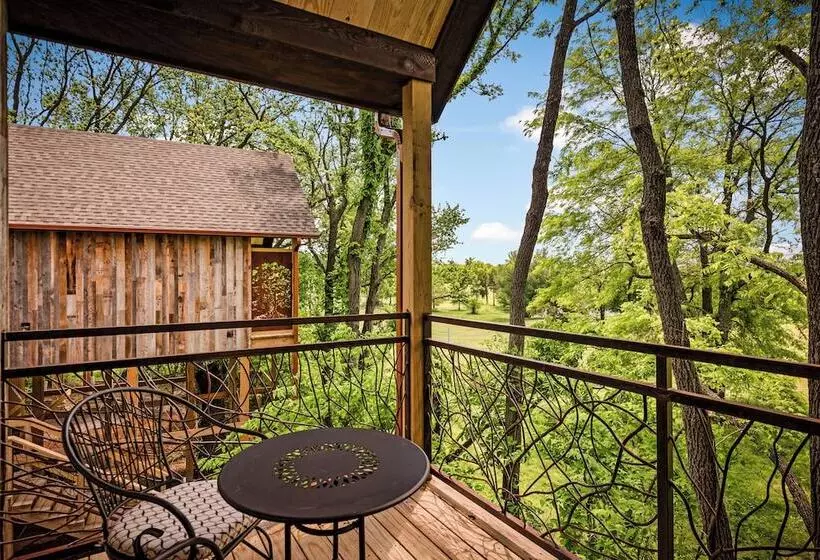 Hotelli Fairway Treehouses