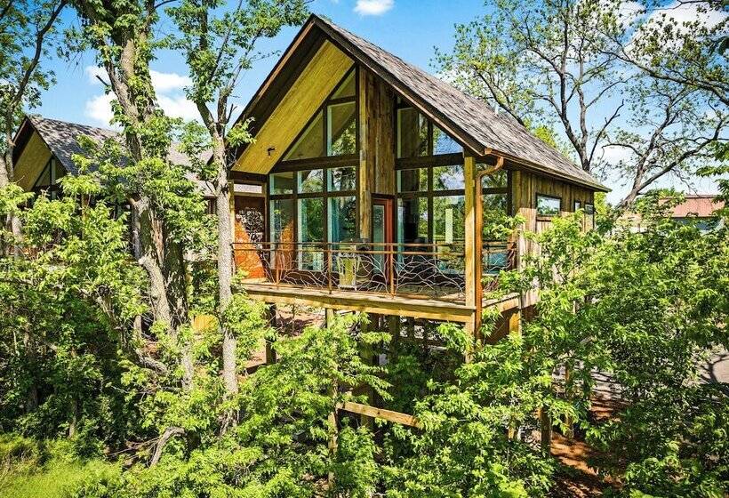 فندق Fairway Treehouses