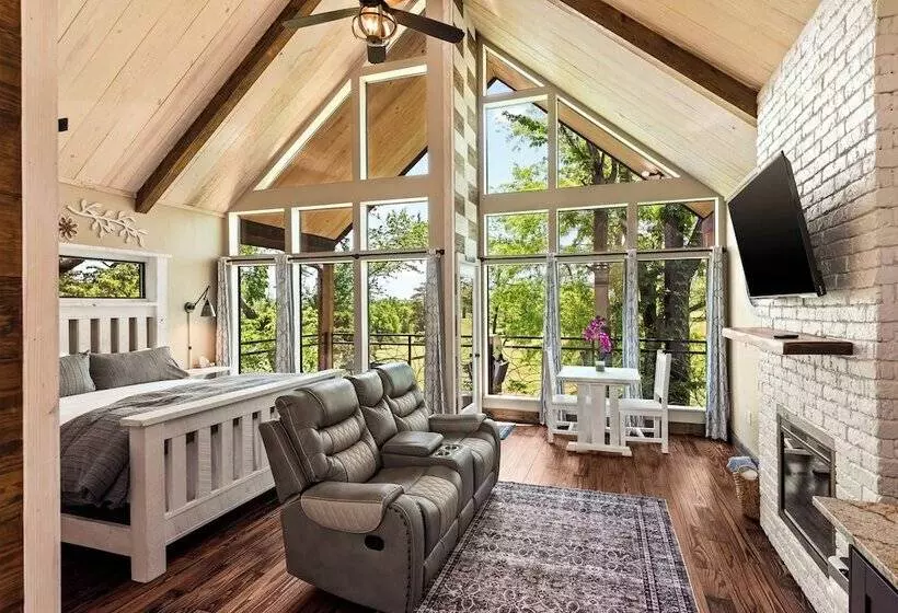 Hotelli Fairway Treehouses