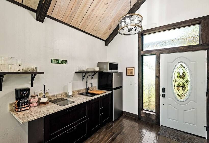 فندق Fairway Treehouses