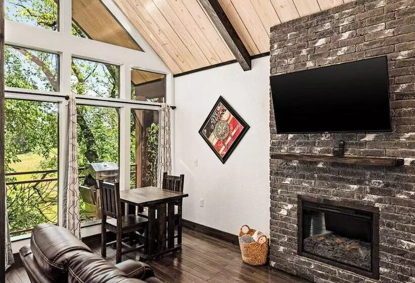 Hotelli Fairway Treehouses