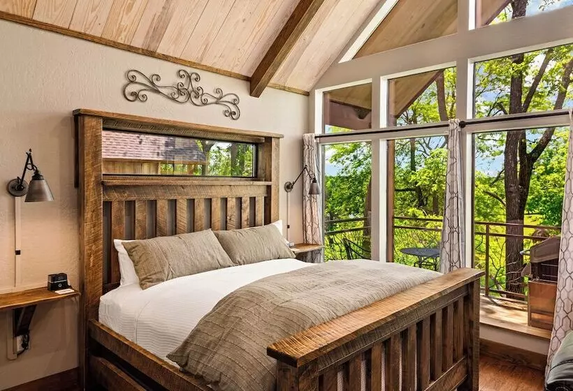 Hotelli Fairway Treehouses