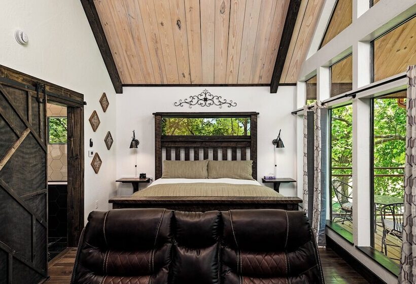 فندق Fairway Treehouses